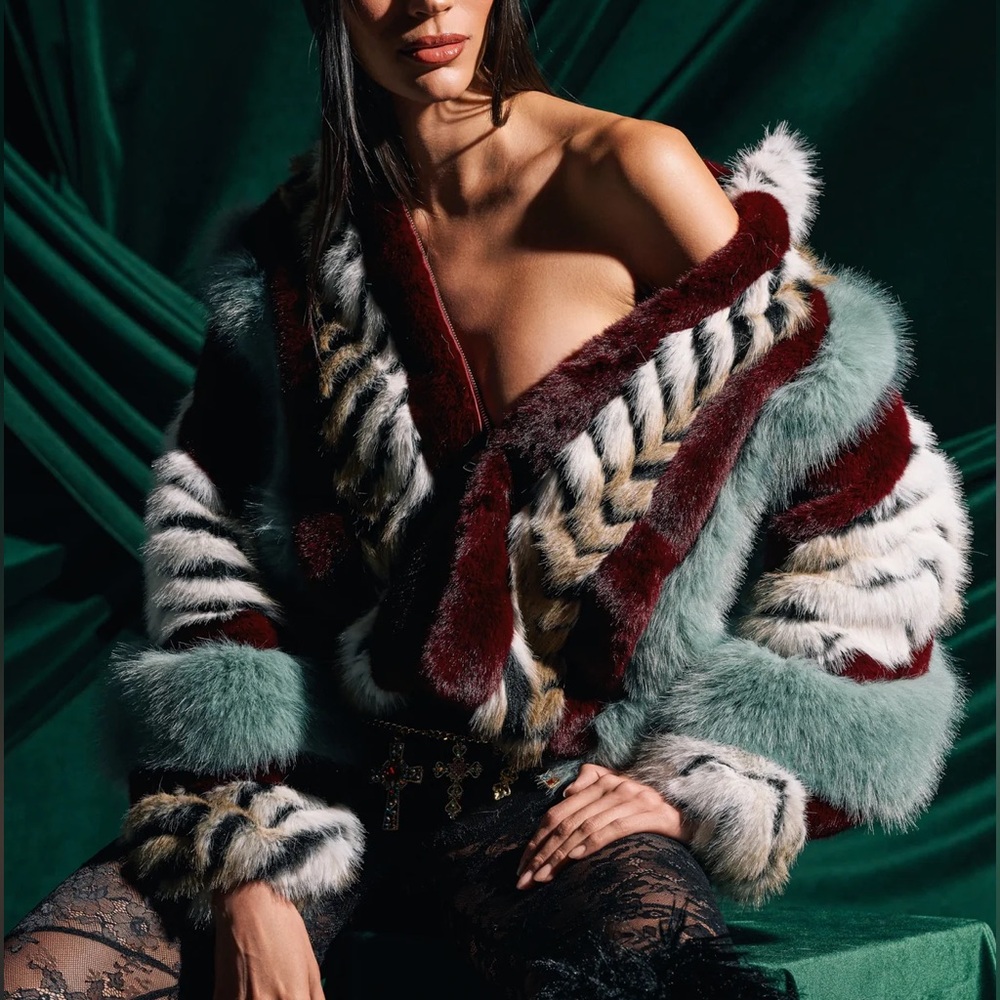 Akira HAVE IT ALL PANELED FUR COAT Stylish Multicolor Faux Fur Jacket L Large - Picture 3 of 7